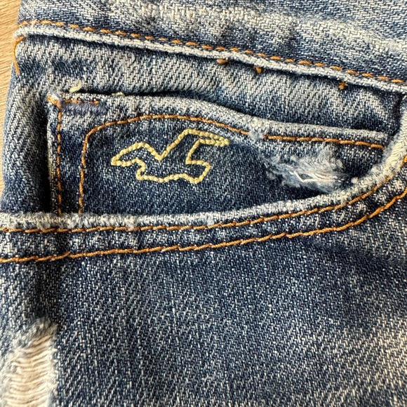 Hollister pacific merchants jean shorts used it good condition, size 0. - Picture 7 of 10